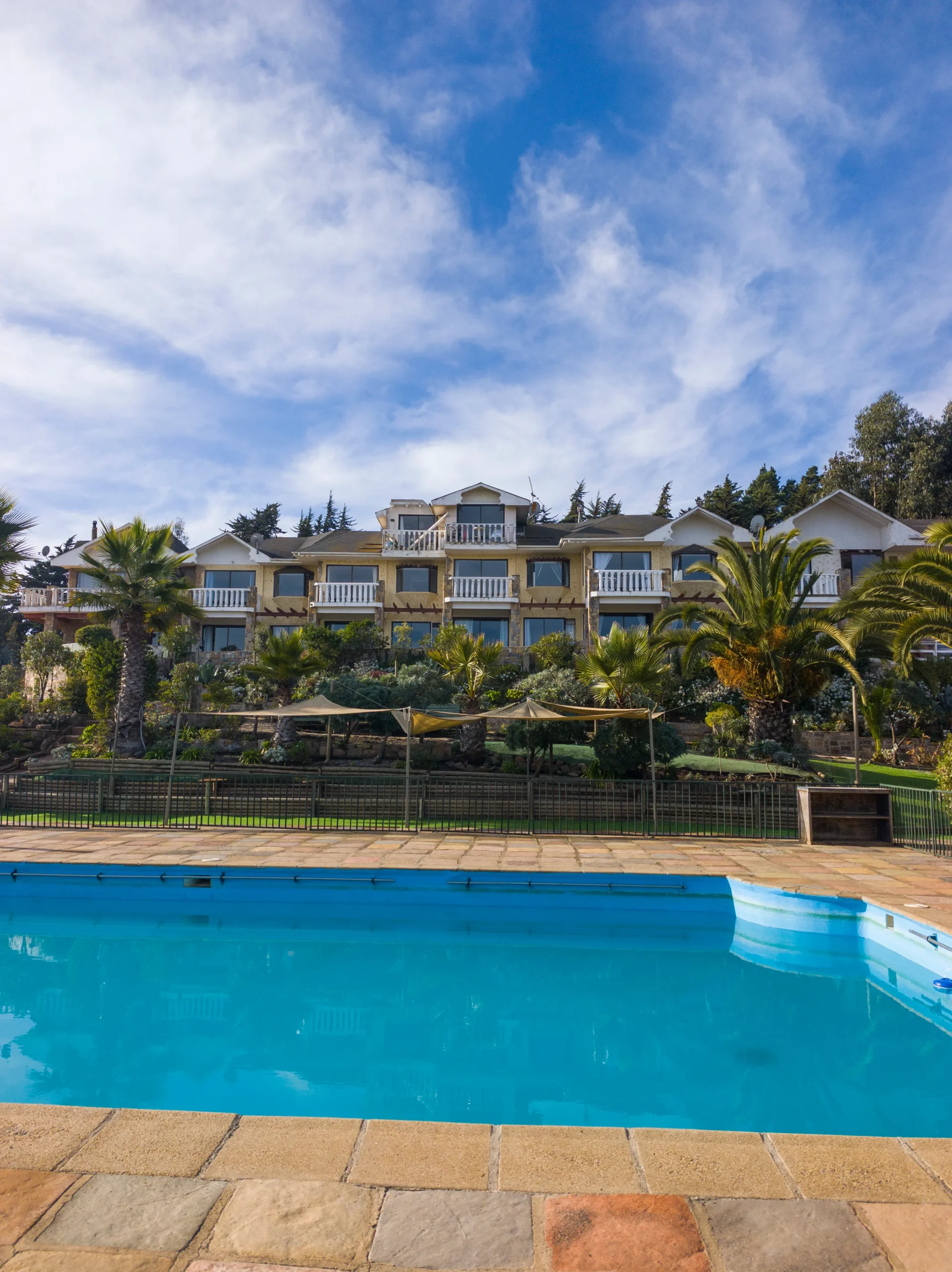 Área de piscina de alojamiento en Maitencillo