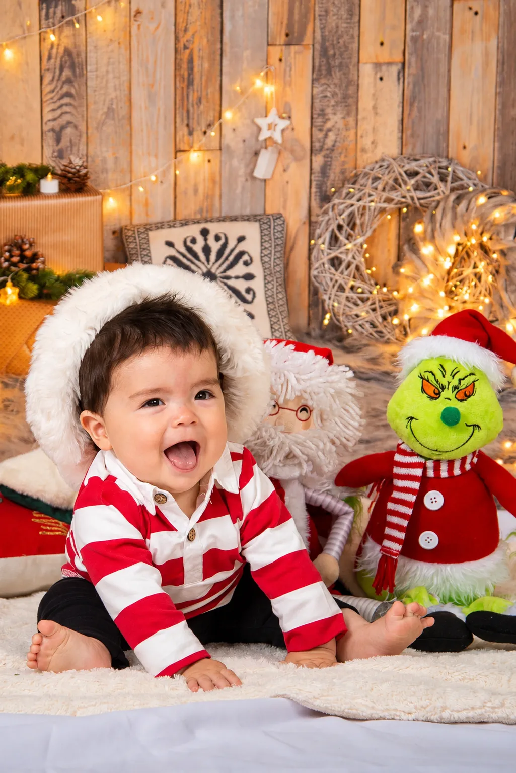 Bebé en sesión de fotos de Navidad en estudio en Villa Alemana